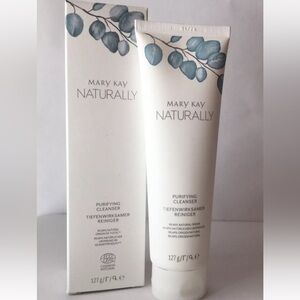 Mary Kay Naturally Purifying Cleanser - White